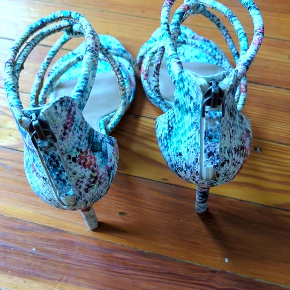 Women's Multi-Color Strappy Heel Sandals Size 8 NWOT - Picture 3 of 3